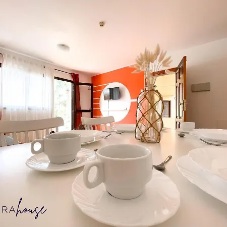 Aurora House Apartament *